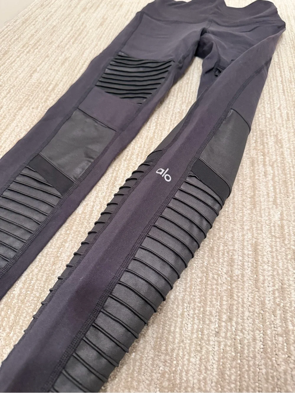 ALO Yoga size small